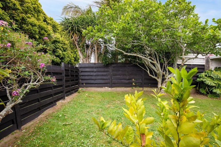 Photo of property in 3/340 Te Atatu Road, Te Atatu South, Auckland, 0610