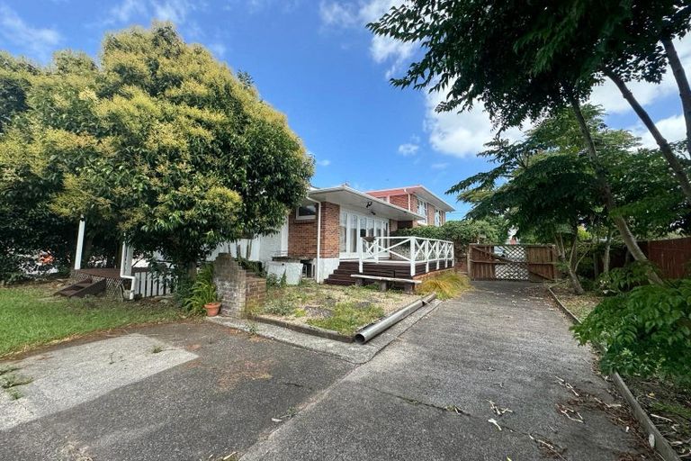 Photo of property in 28 Woodford Avenue, Henderson, Auckland, 0610