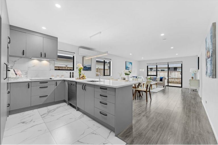 Photo of property in 14 Noia Way, Karaka, Papakura, 2113