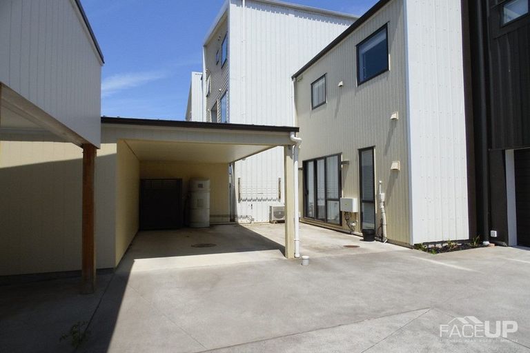 Photo of property in 213 Hobsonville Point Road, Hobsonville, Auckland, 0616