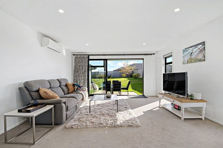 Photo of property in 17 Dame Nganeko Drive, Glenbrook, 2681
