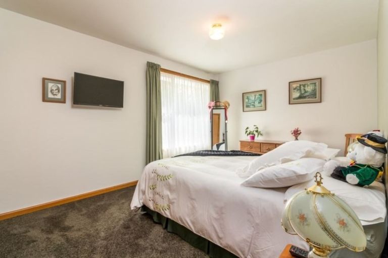 Photo of property in 424 Memorial Avenue, Burnside, Christchurch, 8053