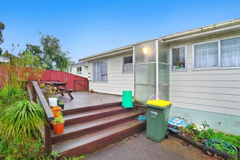 Photo of property in 12 Claverdon Drive, Massey, Auckland, 0614
