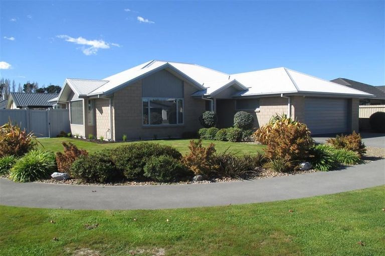 Photo of property in 32 Taiore Crescent, Marshland, Christchurch, 8083