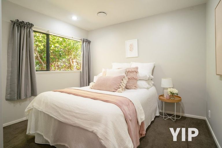 Photo of property in 15b Kinapori Terrace, Newlands, Wellington, 6037