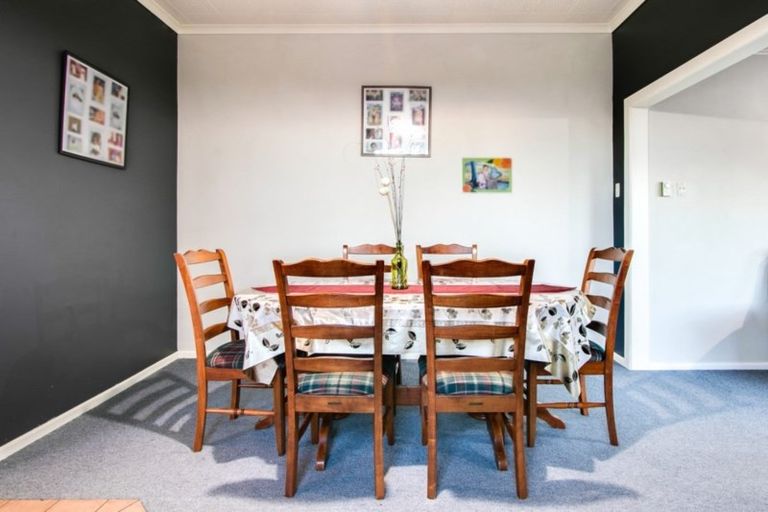 Photo of property in 28 Bowling Road, Greenmeadows, Napier, 4112