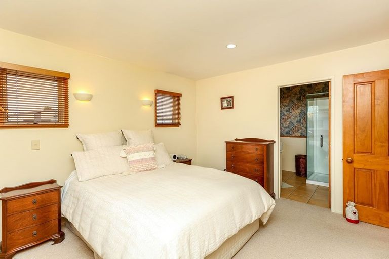 Photo of property in 3b Kawaroa Close, New Plymouth, 4310