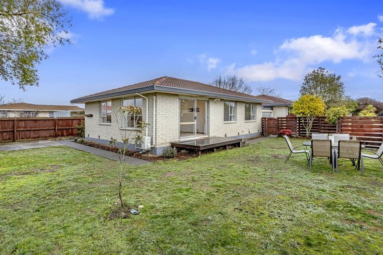 Photo of property in 2/9c Lydbury Place, Parklands, Christchurch, 8083