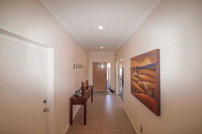 Photo of property in 43 Erlestoke Crescent, Churton Park, Wellington, 6037