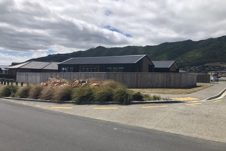 Photo of property in 1 Pohe Street, Waikanae, 5036