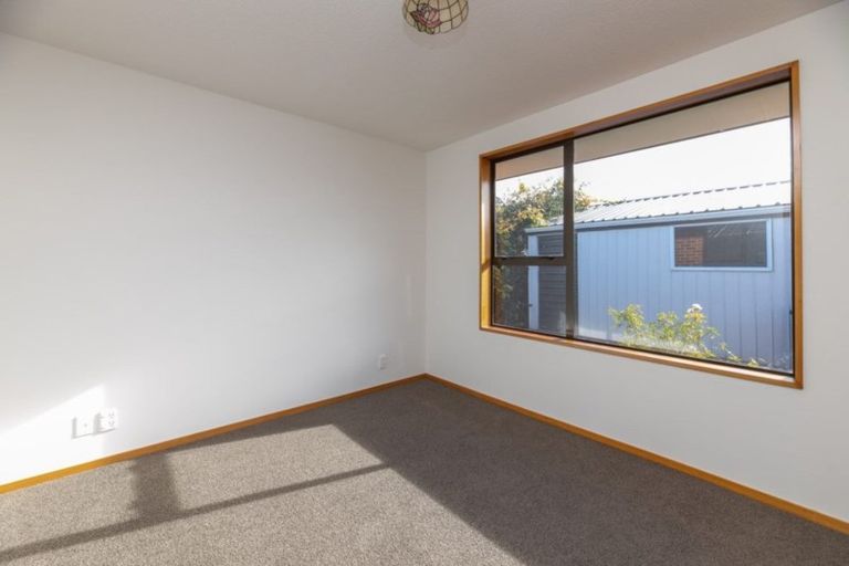 Photo of property in 2/83 Middlepark Road, Sockburn, Christchurch, 8042