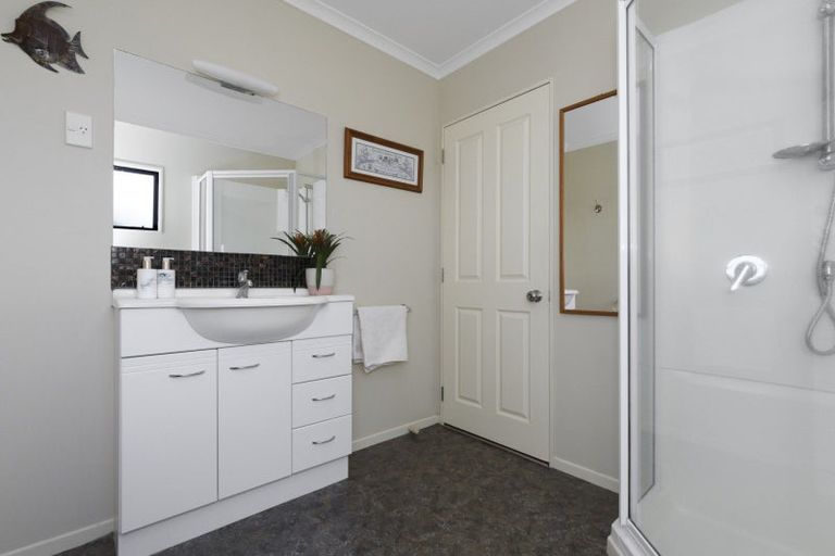 Photo of property in 33 Oteki Park Drive, Welcome Bay, Tauranga, 3112