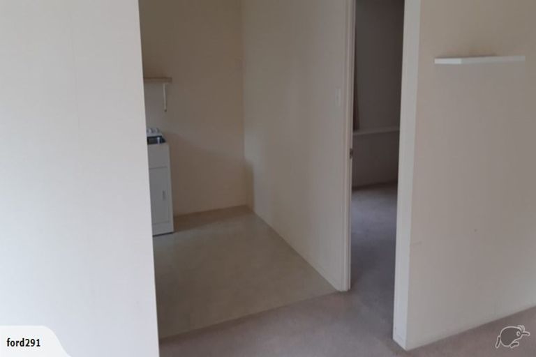 Photo of property in 4229 Great North Road, Glendene, Auckland, 0602