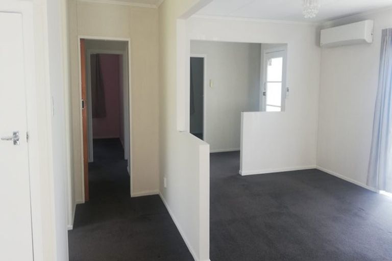 Photo of property in 5 Cypress Drive, Maungaraki, Lower Hutt, 5010