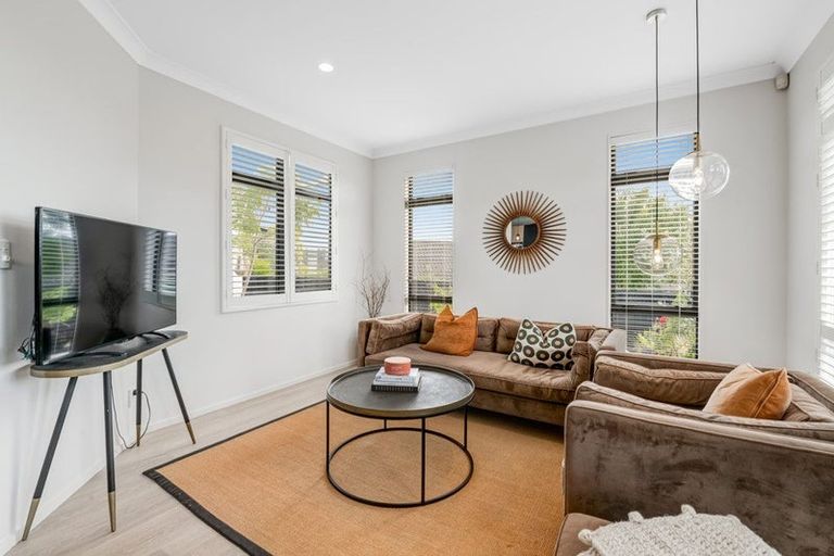 Photo of property in 57 Roberta Crescent, Orewa, 0931