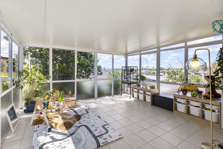 Photo of property in 12 Fairlea Road, Te Atatu South, Auckland, 0610