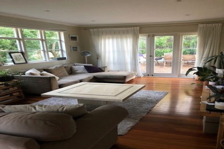 Photo of property in 11 Fifeshire Street, Belmont, Auckland, 0622