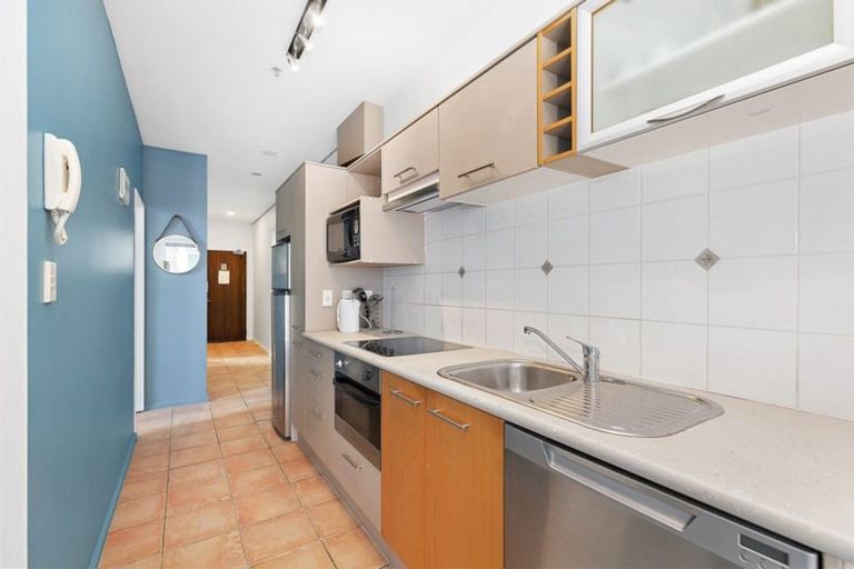 Photo of property in Atrium Towers, 8e/154 The Terrace, Wellington Central, Wellington, 6011