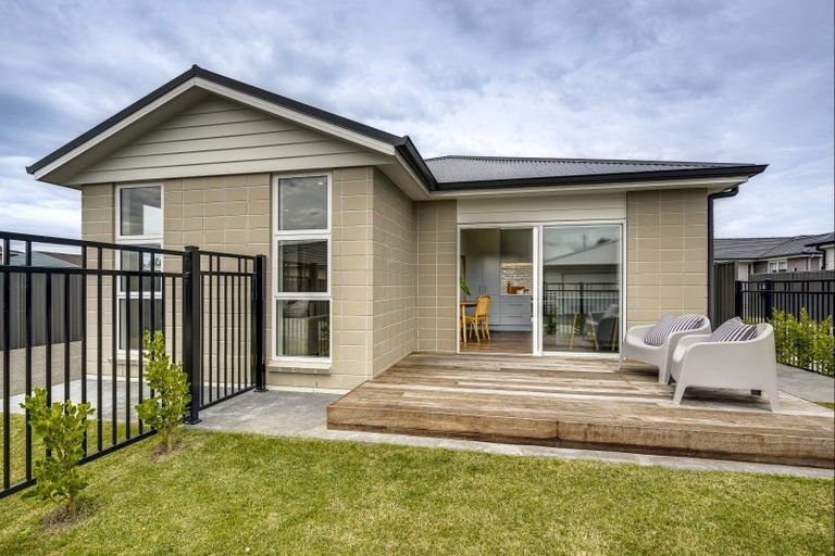 Photo of property in 15 West Place, Greenmeadows, Napier, 4112