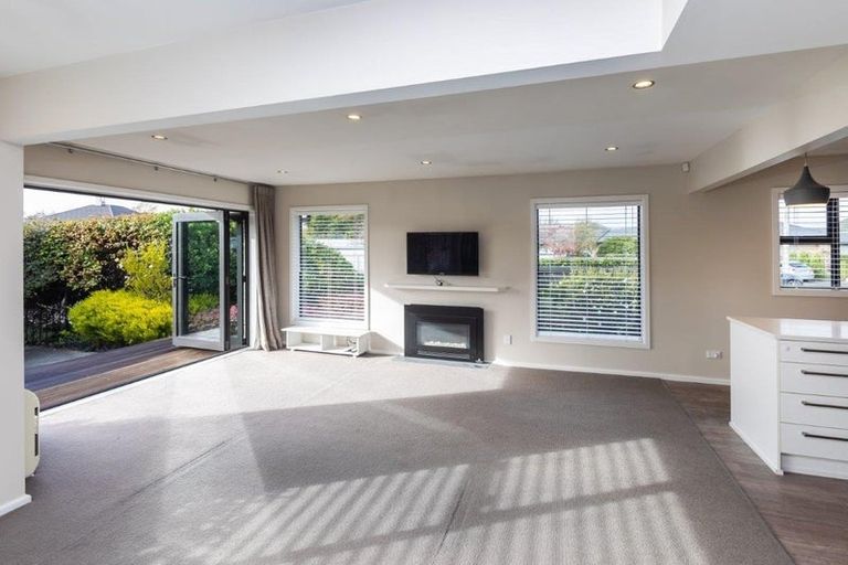 Photo of property in 31 Gleneagles Terrace, Ilam, Christchurch, 8053