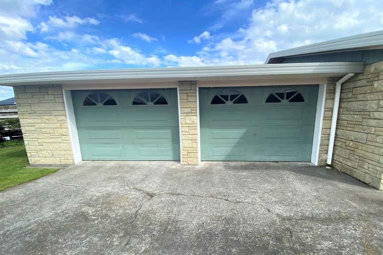 Photo of property in 16 Matai Place, Hawera, 4610