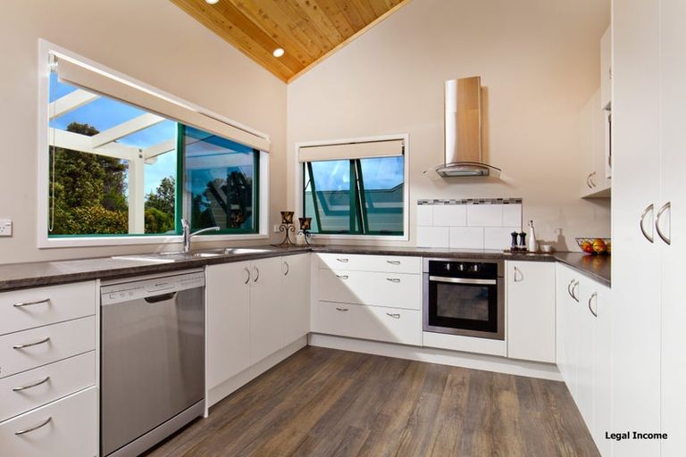 Photo of property in 2 Waipuia Place, Greenhithe, Auckland, 0632