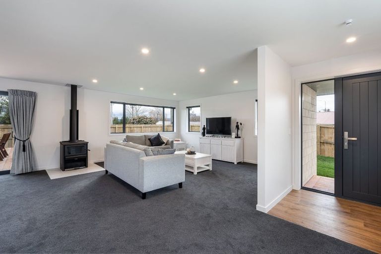 Photo of property in 2 Margate Street, Waihola, Milton, 9073