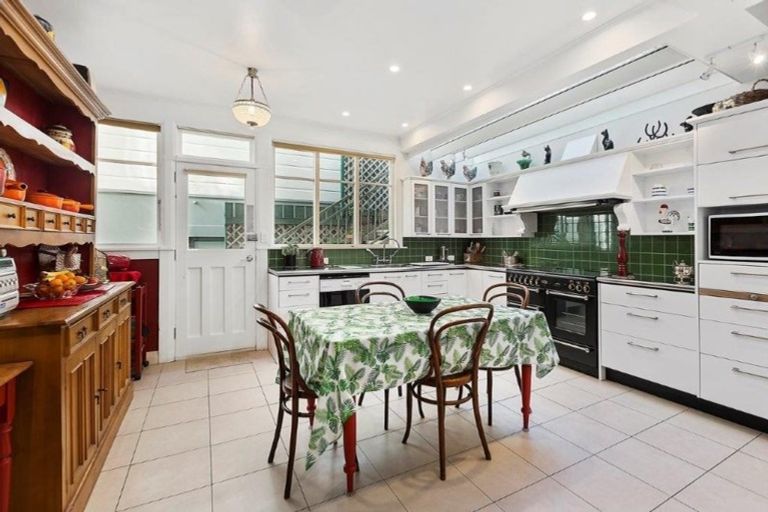 Photo of property in 48 Hawker Street, Mount Victoria, Wellington, 6011