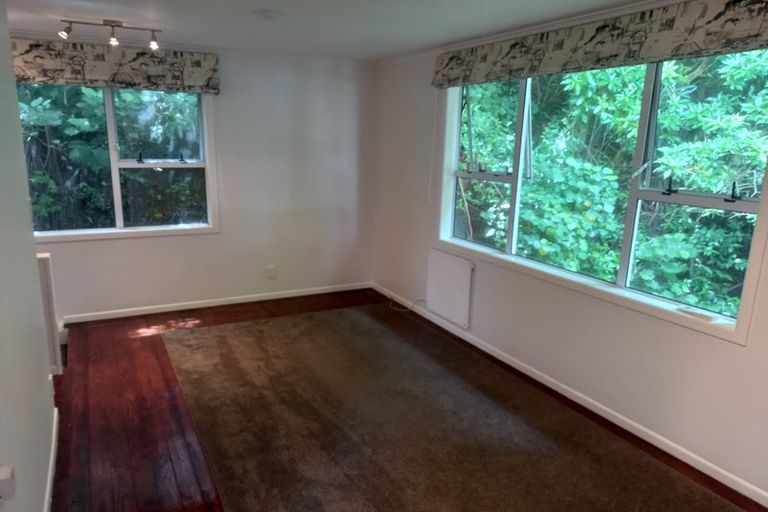 Photo of property in 1/10 Mckelvey Place, Tawa, Wellington, 5028