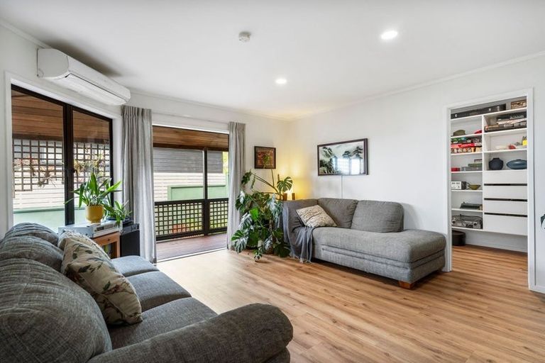 Photo of property in 2/36 Beulah Avenue, Rothesay Bay, Auckland, 0630