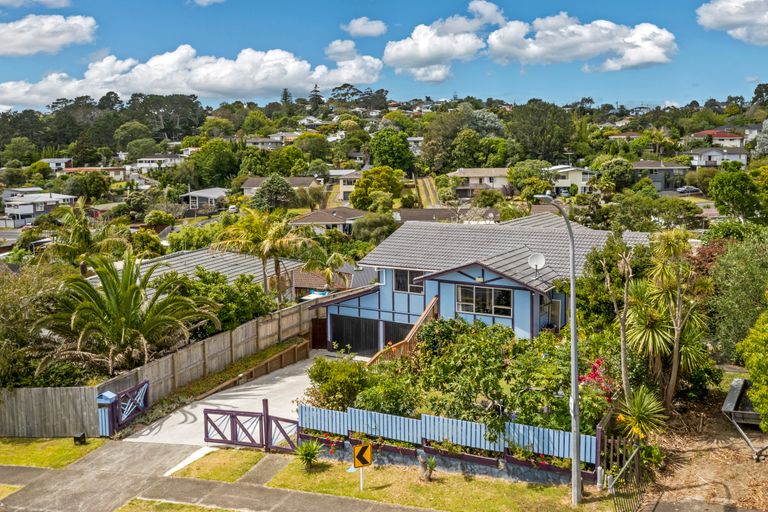 Photo of property in 123 Weatherly Road, Torbay, Auckland, 0630