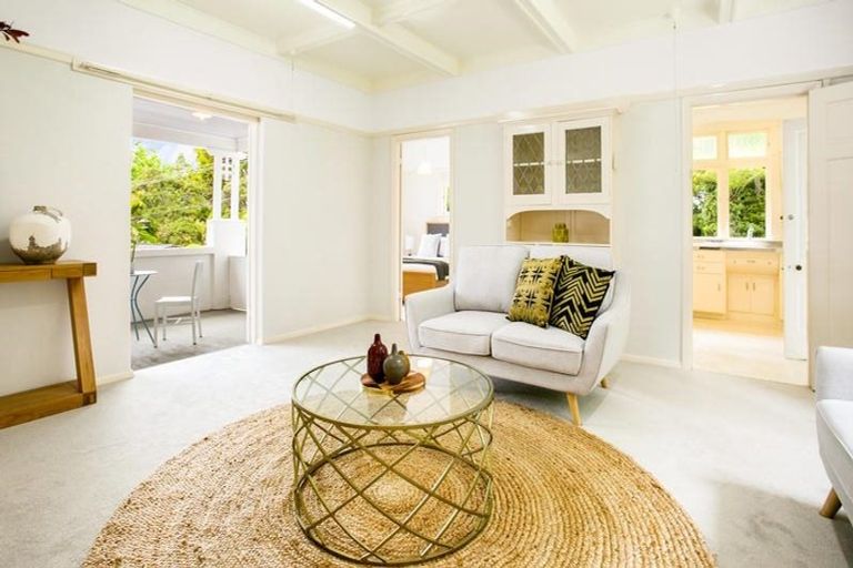 Photo of property in 2 Otitori Bay Road, Titirangi, Auckland, 0604