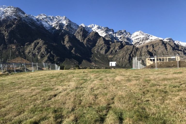 Photo of property in 5 Rabbiters Drive, Jacks Point, Queenstown, 9371