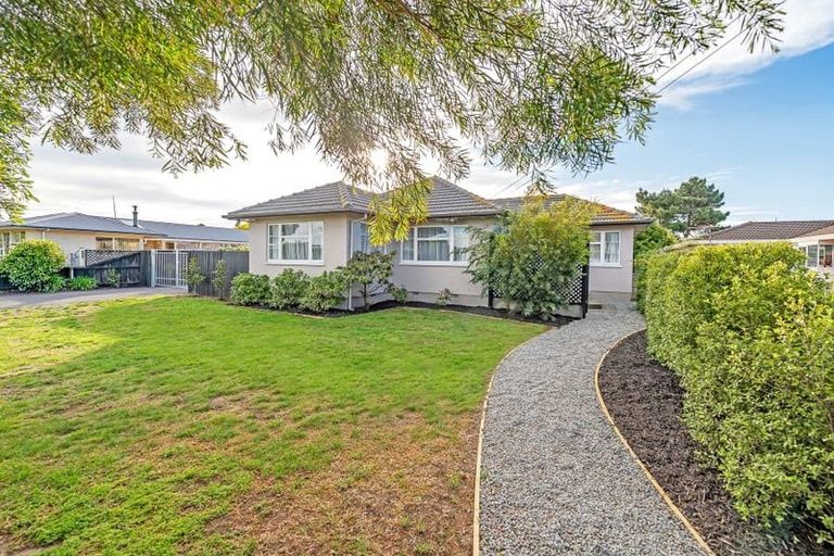 Photo of property in 70 Inwoods Road, Parklands, Christchurch, 8083