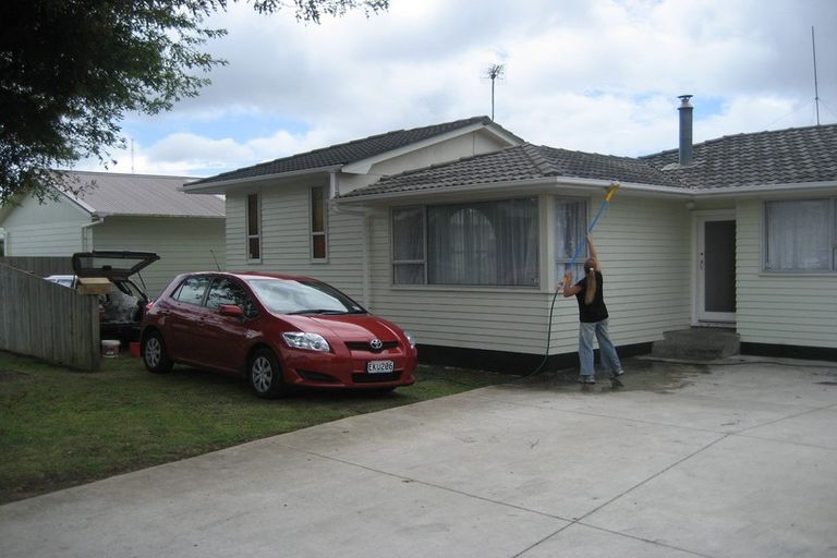 Photo of property in 2 Glucina Place, Glen Eden, Auckland, 0602