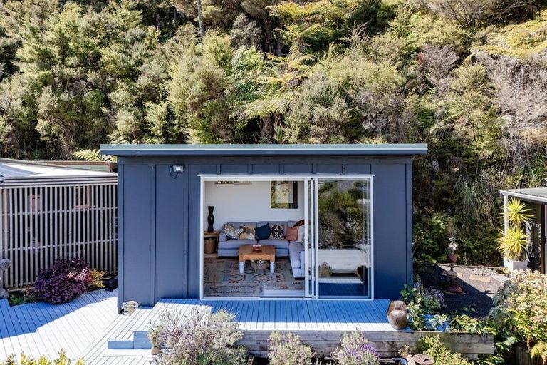 Photo of property in 50 Oxford Terrace, Coromandel, 3506