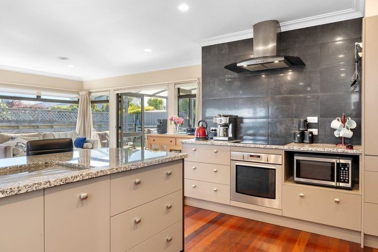 Photo of property in 25 Fairview Terrace, Waipahihi, Taupo, 3330