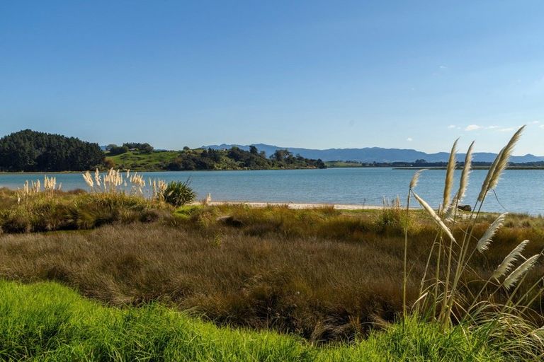 Photo of property in 23a Pahoia Beach Road, Whakamarama, 3172