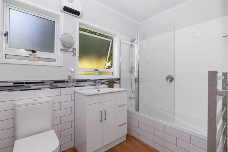 Photo of property in 41 Valley View Road, Glenfield, Auckland, 0629