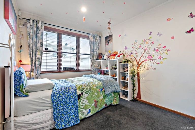 Photo of property in 1/9 Merton Avenue, Glenfield, Auckland, 0627