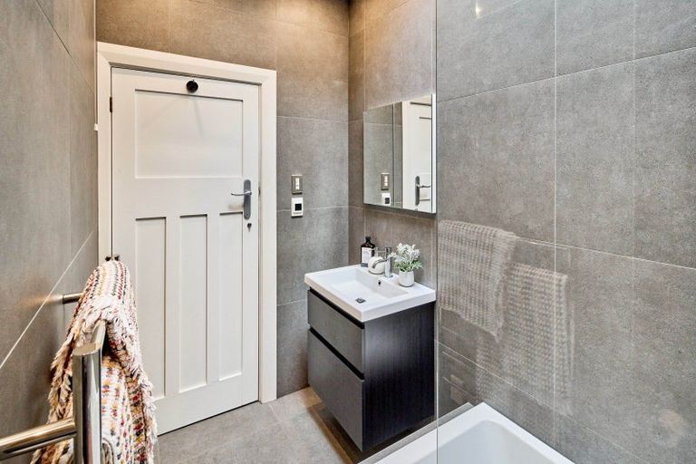 Photo of property in 292 The Parade, Island Bay, Wellington, 6023