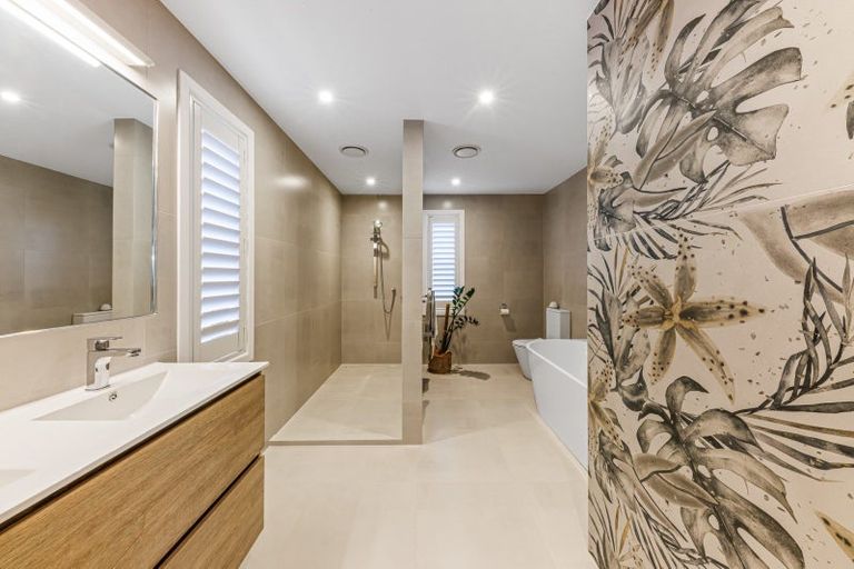 Photo of property in 46 St Michaels Avenue, Point Chevalier, Auckland, 1022