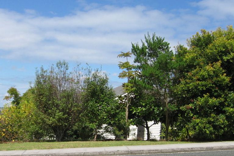 Photo of property in 103 Luckens Road, West Harbour, Auckland, 0618