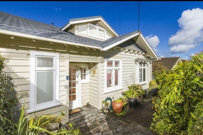 Photo of property in 15 Kerr Street, Devonport, Auckland, 0624