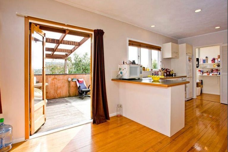 Photo of property in 17c Arran Road, Browns Bay, Auckland, 0630