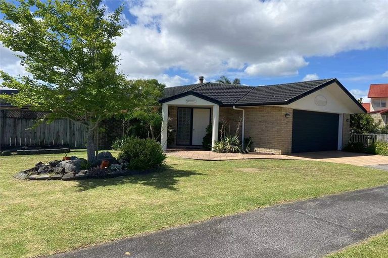 Photo of property in 46 Glenross Drive, Wattle Downs, Auckland, 2103