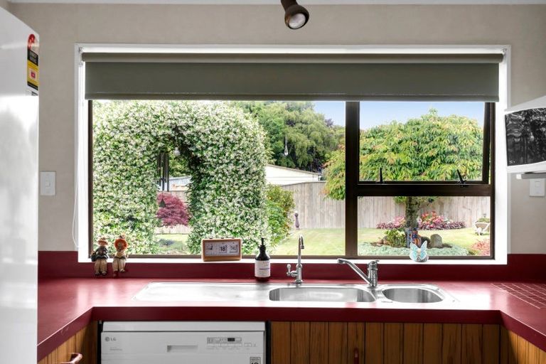 Photo of property in 21 Kowhai Street, Inglewood, 4330