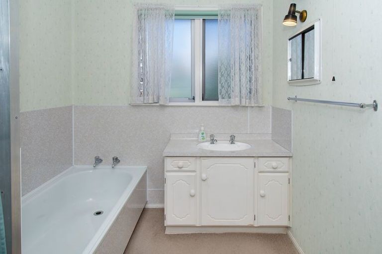 Photo of property in 1/2 Poseidon Place, Half Moon Bay, Auckland, 2012