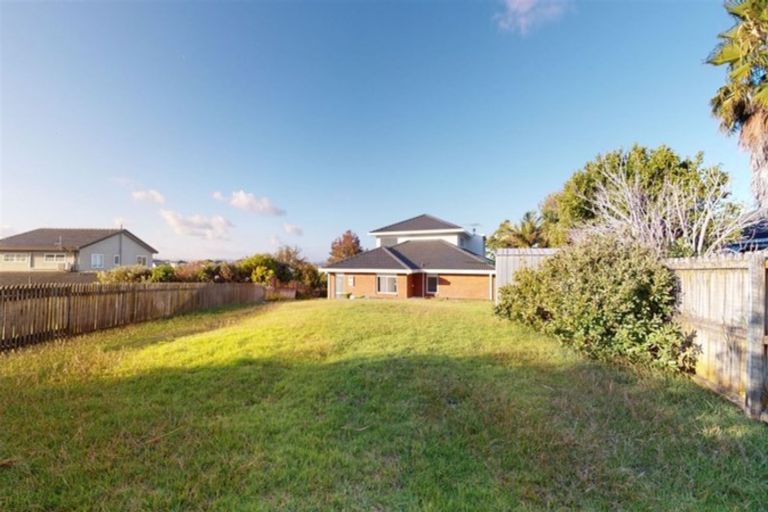 Photo of property in 78 Lagoon Way, West Harbour, Auckland, 0618