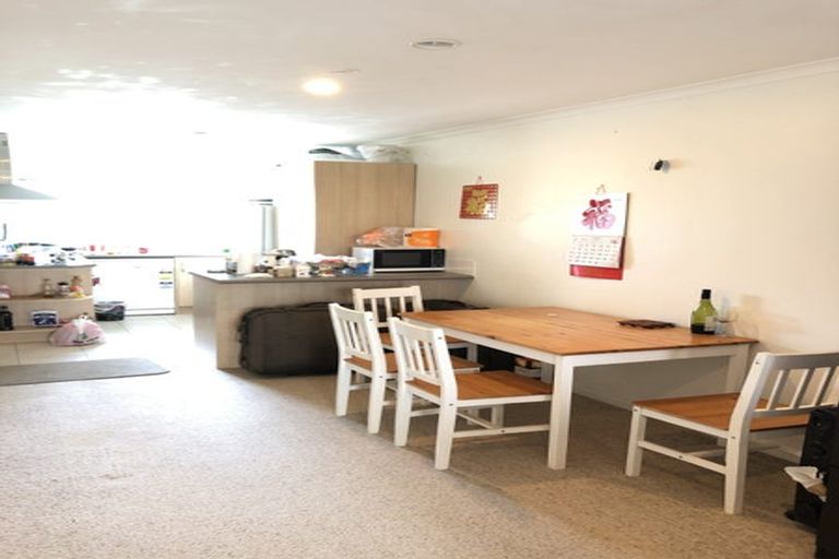 Photo of property in 10 Brashier Circle, Sunnyvale, Auckland, 0612